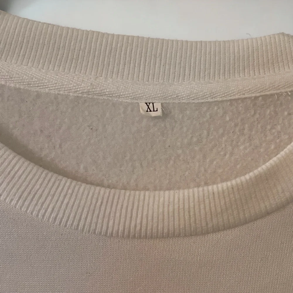 SHEIN Women’s White “New York Brooklyn” Fleece Long Sleeve Pullover Sweatshirt - Picture 4 of 4